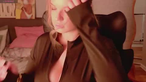 KimEvanss online show from July 22, 10:39 am