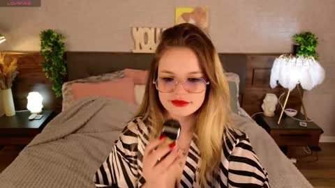 KimEvanss online show from May 2, 5:35 am