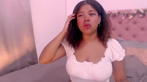 kimgrey24 online show from December 4, 7:06 pm