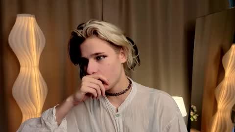 Elizabeth online show from December 22, 6:31 am