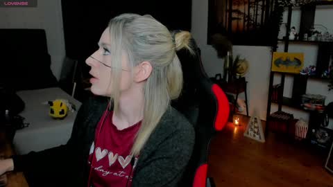 Wolfs Girl online show from November 30, 8:27 pm