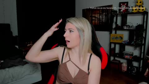 Wolfs Girl online show from February 25, 7:39 pm