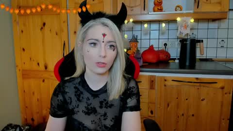 Wolfs Girl online show from October 26, 8:30 pm