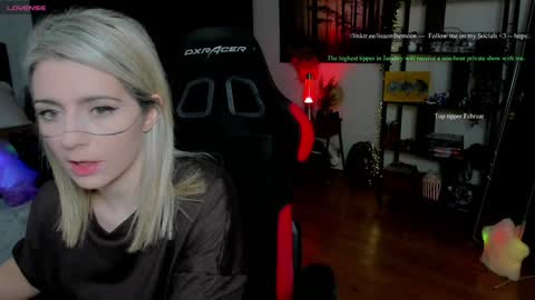 Wolfs Girl online show from February 1, 4:59 pm