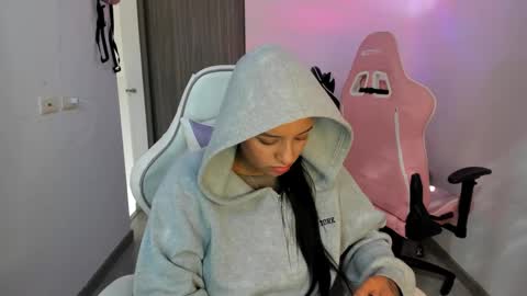 kimmi online show from September 19, 8:12 pm