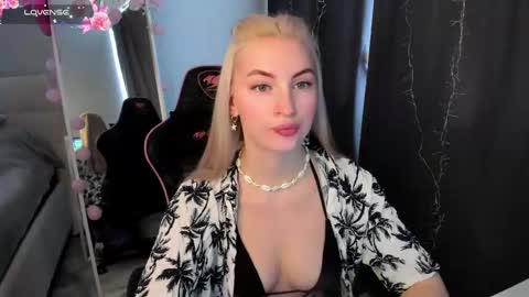 kimmy1_powell online show from April 18, 6:26 am