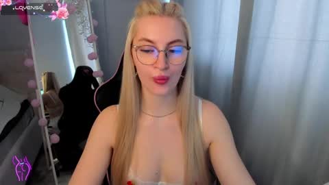kimmy1_powell online show from May 8, 3:56 am