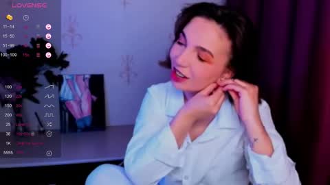 Snapshot of kindhazelhere_ chatting on October 22, 10:18 am Hazel online show from October 22, 10:18 am