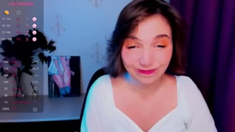 Snapshot of kindhazelhere_ chatting on October 21, 8:19 am Hazel online show from October 21, 8:19 am