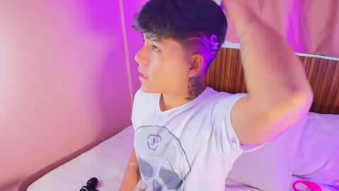 king  help me reach 100 likes online show from March 21, 2:06 am