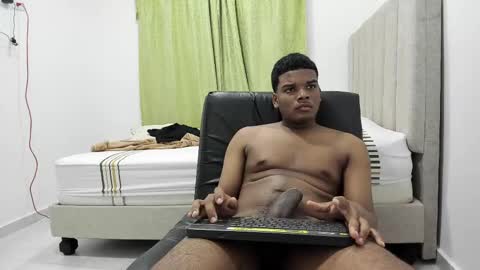 Snapshot of king_men2 chatting on March 1, 1:21 am king_men2 online show from March 1, 1:21 am