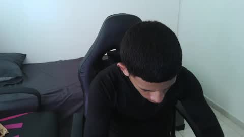 DOMINANT ALPHA KINGS online show from April 19, 10:23 pm