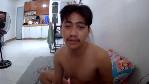 Snapshot of kingsucker2069 chatting on October 29, 6:26 am Ruru online show from October 29, 6:26 am