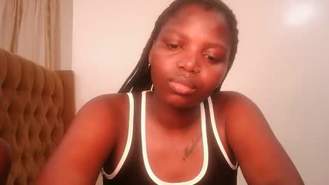 Lola online show from April 14, 7:39 pm