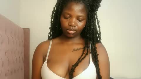 Lola online show from February 8, 10:02 pm