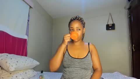 Snapshot of kinkylyla chatting on February 17, 9:32 pm Kinky online show from February 17, 9:32 pm