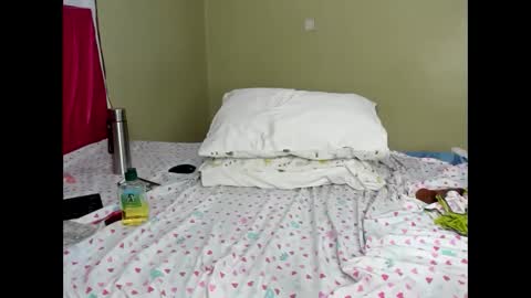 Snapshot of kinkylyla chatting on February 18, 12:48 am Kinky online show from February 18, 12:48 am