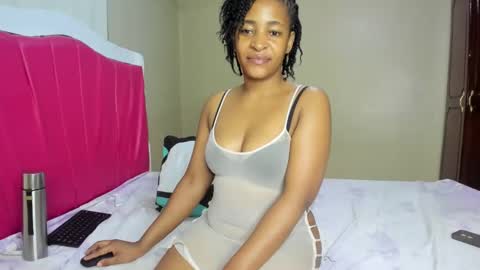 Snapshot of kinkylyla chatting on January 27, 9:34 am Kinky online show from January 27, 9:34 am