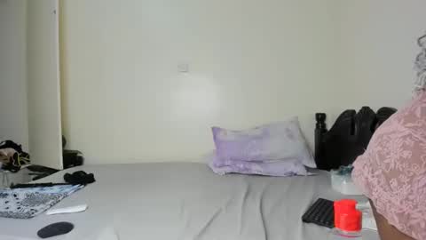 Snapshot of kinkylyla chatting on January 4, 7:02 pm Kinky online show from January 4, 7:02 pm