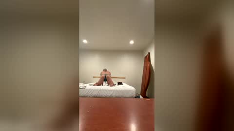 kinkysubbottom77 online show from April 24, 2:41 pm