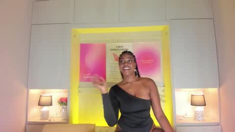 M A R A  online show from December 15, 7:54 pm