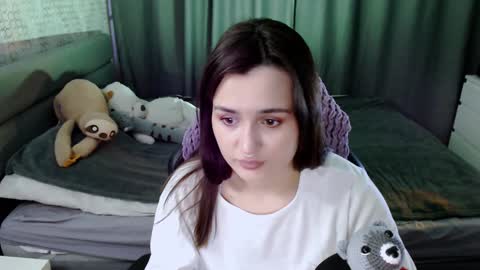 Snapshot of kira_yammy chatting on January 31, 1:12 pm Kira  follow me  online show from January 31, 1:12 pm