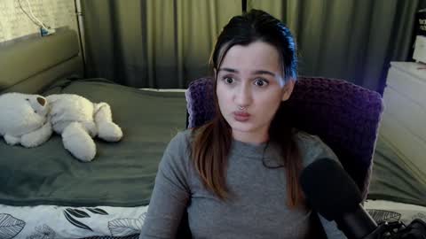 Snapshot of kira_yammy chatting on December 19, 10:32 pm Kira  follow me  online show from December 19, 10:32 pm