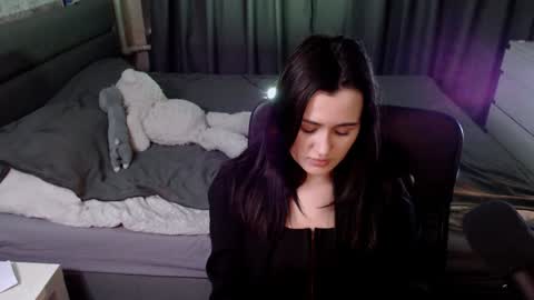 Snapshot of kira_yammy chatting on December 28, 1:29 am Kira  follow me  online show from December 28, 1:29 am