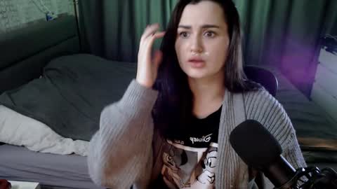 Snapshot of kira_yammy chatting on January 1, 12:53 am Kira  follow me  online show from January 1, 12:53 am
