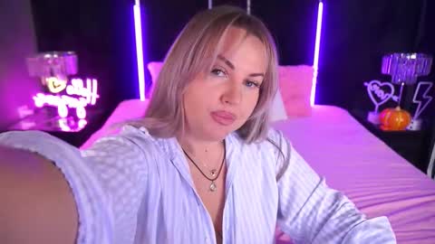 Kira online show from November 18, 10:35 pm