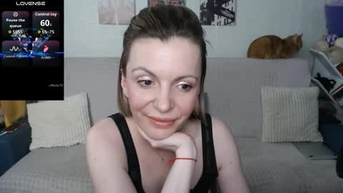 kiramartins cat online show from January 18, 7:01 pm