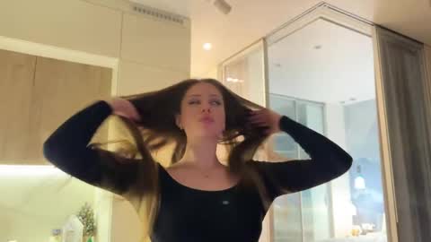 Kira online show from April 3, 5:42 pm