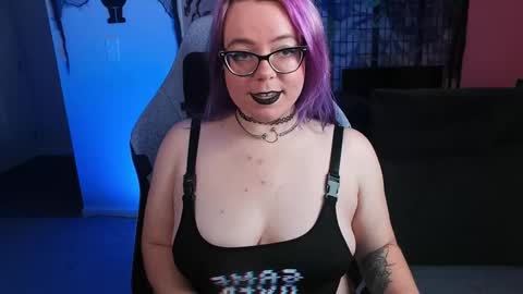 KiraSpitQueen online show from November 5, 4:47 am