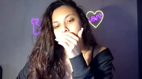 Snapshot of kiss_ameliaa chatting on February 25, 5:08 pm kiss_ameliaa online show from February 25, 5:08 pm