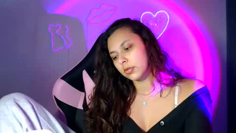 Snapshot of kiss_ameliaa chatting on February 27, 1:49 pm kiss_ameliaa online show from February 27, 1:49 pm