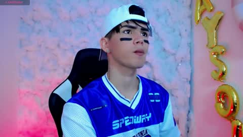 kiss_whitee online show from October 16, 9:35 pm