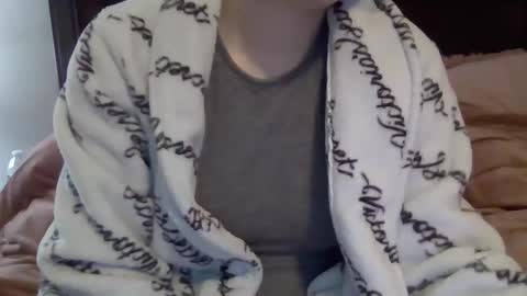 kissandtell1357 online show from November 18, 3:26 pm