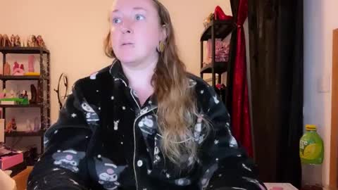 kissica online show from December 14, 4:35 pm