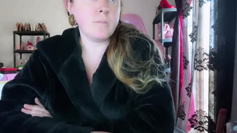 kissica online show from April 4, 3:08 pm