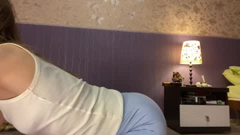 KissIris online show from April 8, 9:29 pm