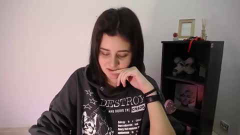 kissleoxx online show from December 14, 2:45 pm