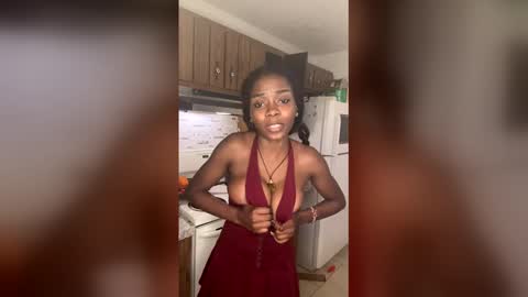 kissmyhipss online show from April 3, 4:19 am