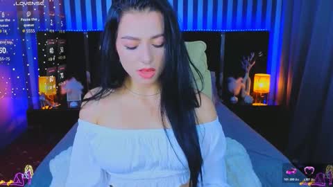 kitness online show from November 22, 8:24 am