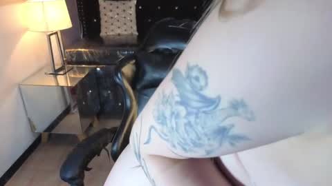 kitty_fox_b online show from September 13, 12:40 pm