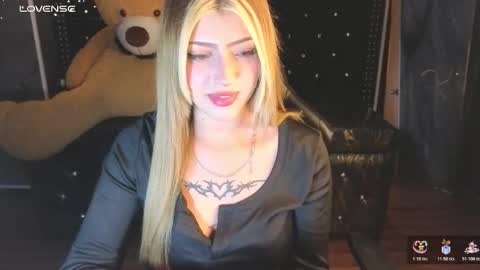 kitty_fox_b online show from December 4, 1:33 pm