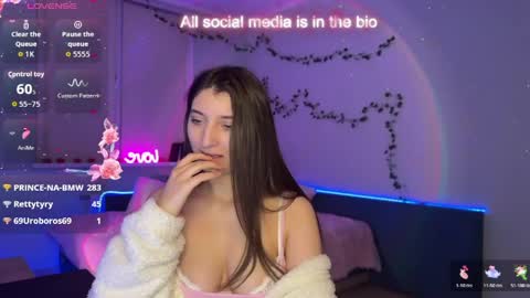 kitty_kristy1 online show from April 18, 7:07 pm