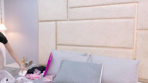 kitty_model online show from April 16, 12:38 pm