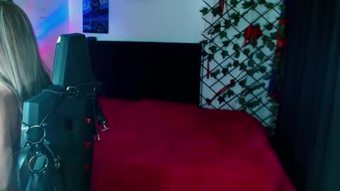 kitty_vaal online show from October 31, 2:45 am