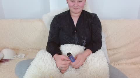  Ariana  online show from January 9, 11:02 pm