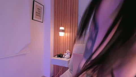 Angel Independent Model online show from April 13, 3:00 am